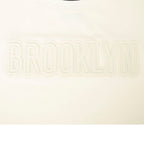 NBA BROOKLYN NETS NEUTRAL T-SHIRT EN JERSEY SIMPLE À COUPE CARRÉE POUR FEMME (COQUILLE D'ŒUF)