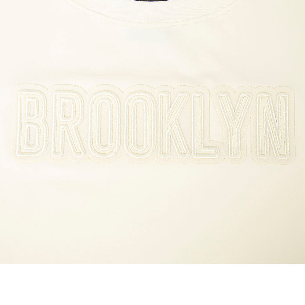 NBA BROOKLYN NETS NEUTRAL T-SHIRT EN JERSEY SIMPLE À COUPE CARRÉE POUR FEMME (COQUILLE D'ŒUF)