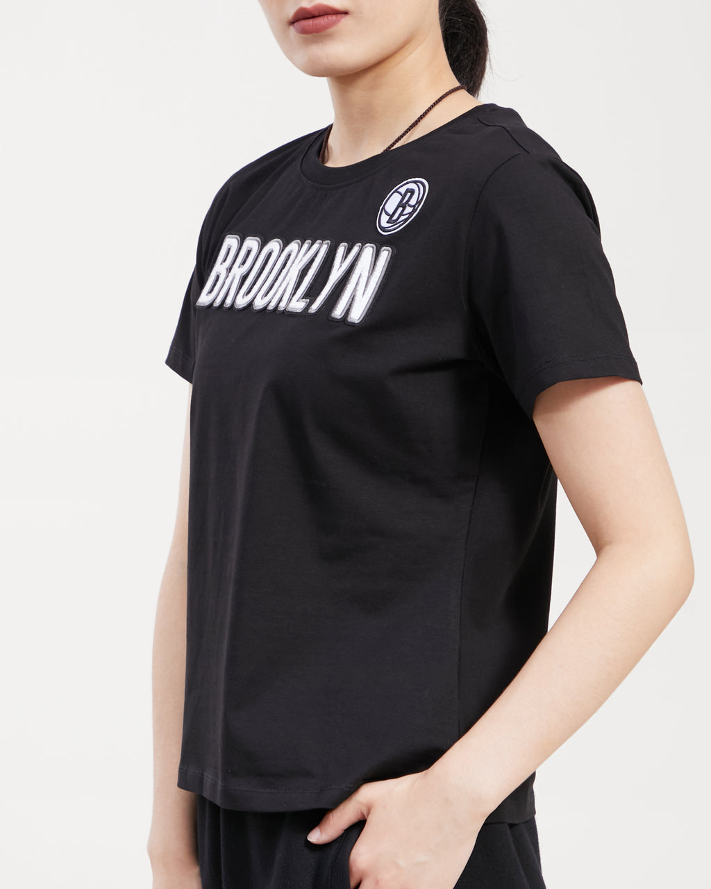 BBNA54976-BLK-MODEL-3