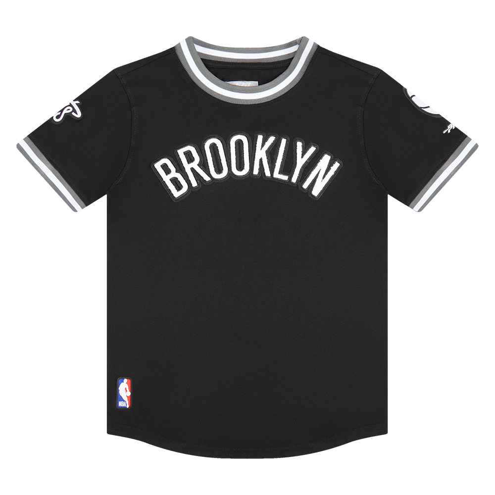 NBA BROOKLYN NETS CLASSIC T-SHIRT CÔTELÉ RAYÉ À MANCHES COURTES POUR GARÇON JUNIOR (NOIR/GRIS)