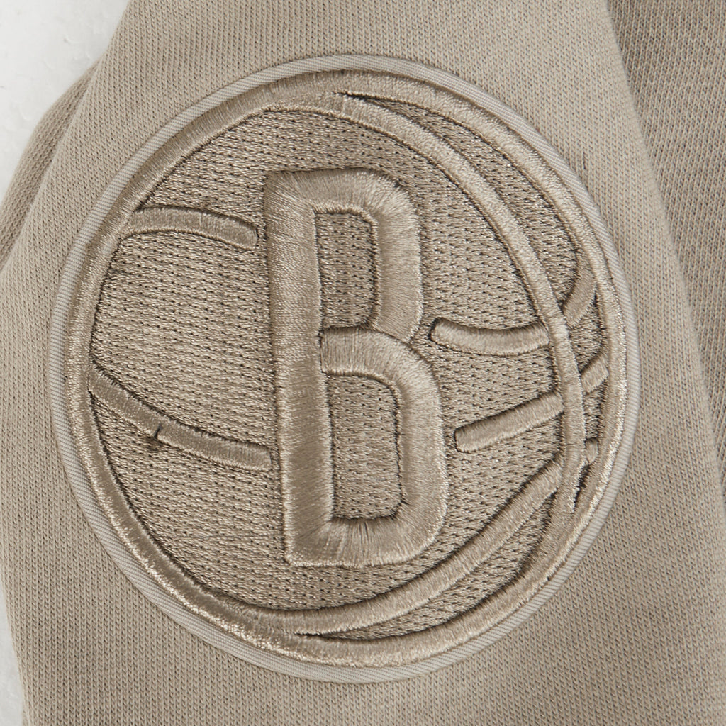 NBA BROOKLYN NETS NEUTRAL BIG BOY'S FLEECE PULLOVER HOODIE (TAUPE)