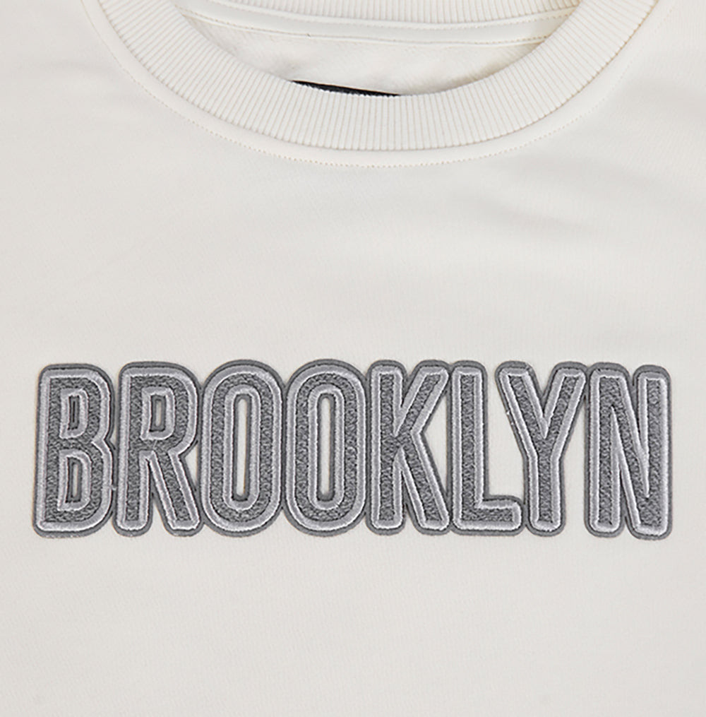 NBA BROOKLYN NETS REVERSE FRENCH TERRY WOMEN'S FLEECE CREWNECK (EGGSHELL)