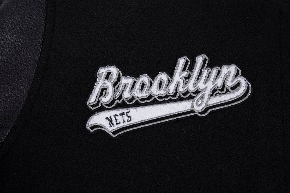 NBA BROOKLYN NETS SCRIPT TAIL WOMEN'S WOOL VARSITY JACKET (BLACK/GRAY)