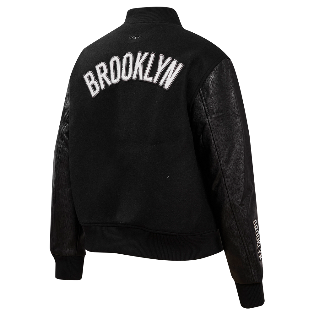 NBA BROOKLYN NETS CLASSIC BLOUSON COLLÉGIAL EN LAINE POUR FEMME (NOIR DE JAIS)