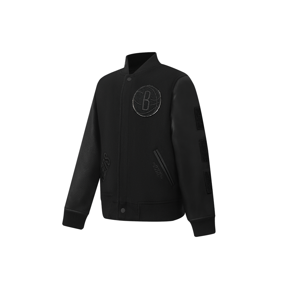 NBA BROOKLYN NETS TRIPLE BLACK BLOUSON COLLÉGIAL EN LAINE POUR GARÇON ENFANT (NOIR DE JAIS)