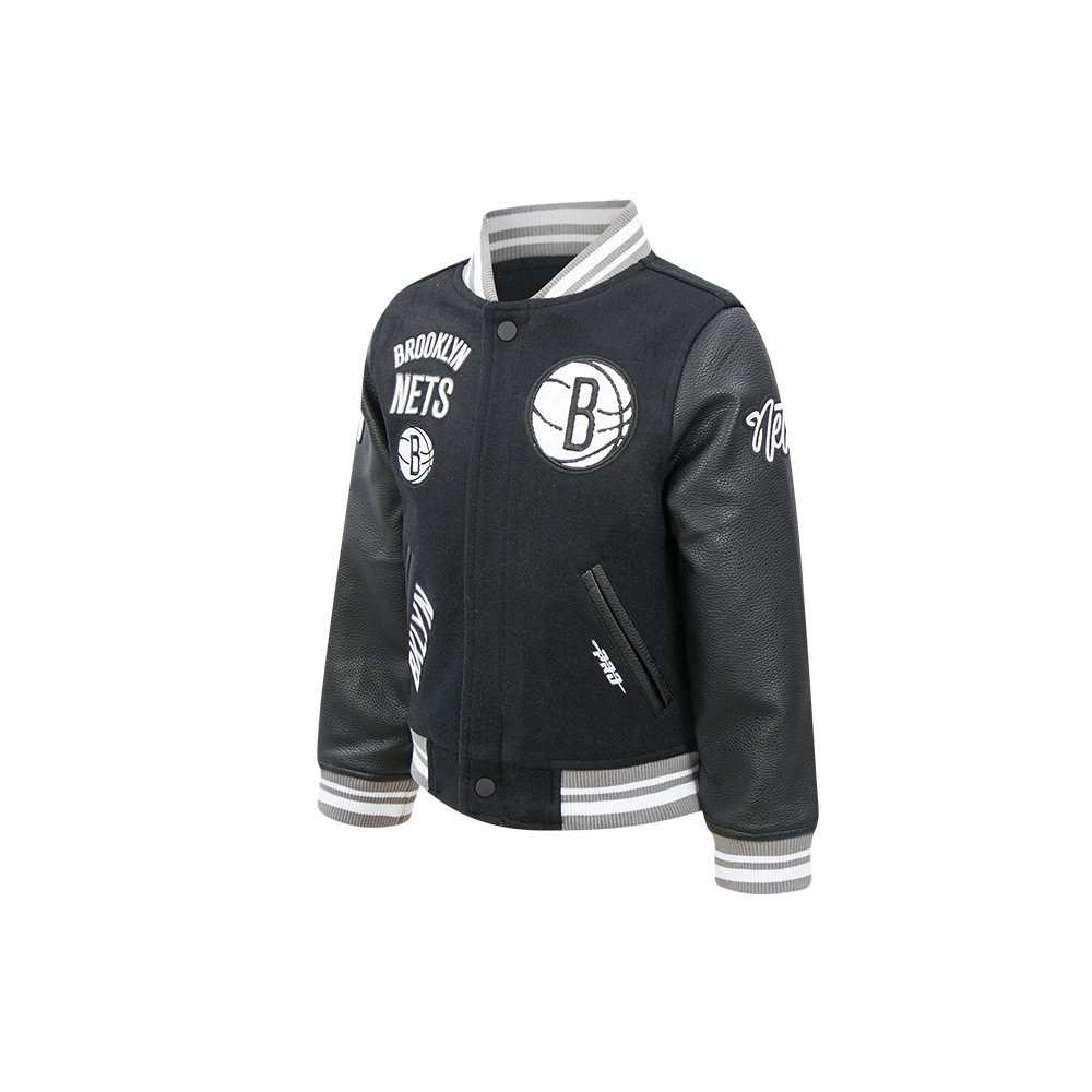 NBA BROOKLYN NETS RETRO CLASSIC BLOUSON COLLÉGIAL EN LAINE À BORDS CÔTELÉS POUR GARÇON ENFANT (NOIR/GRIS)