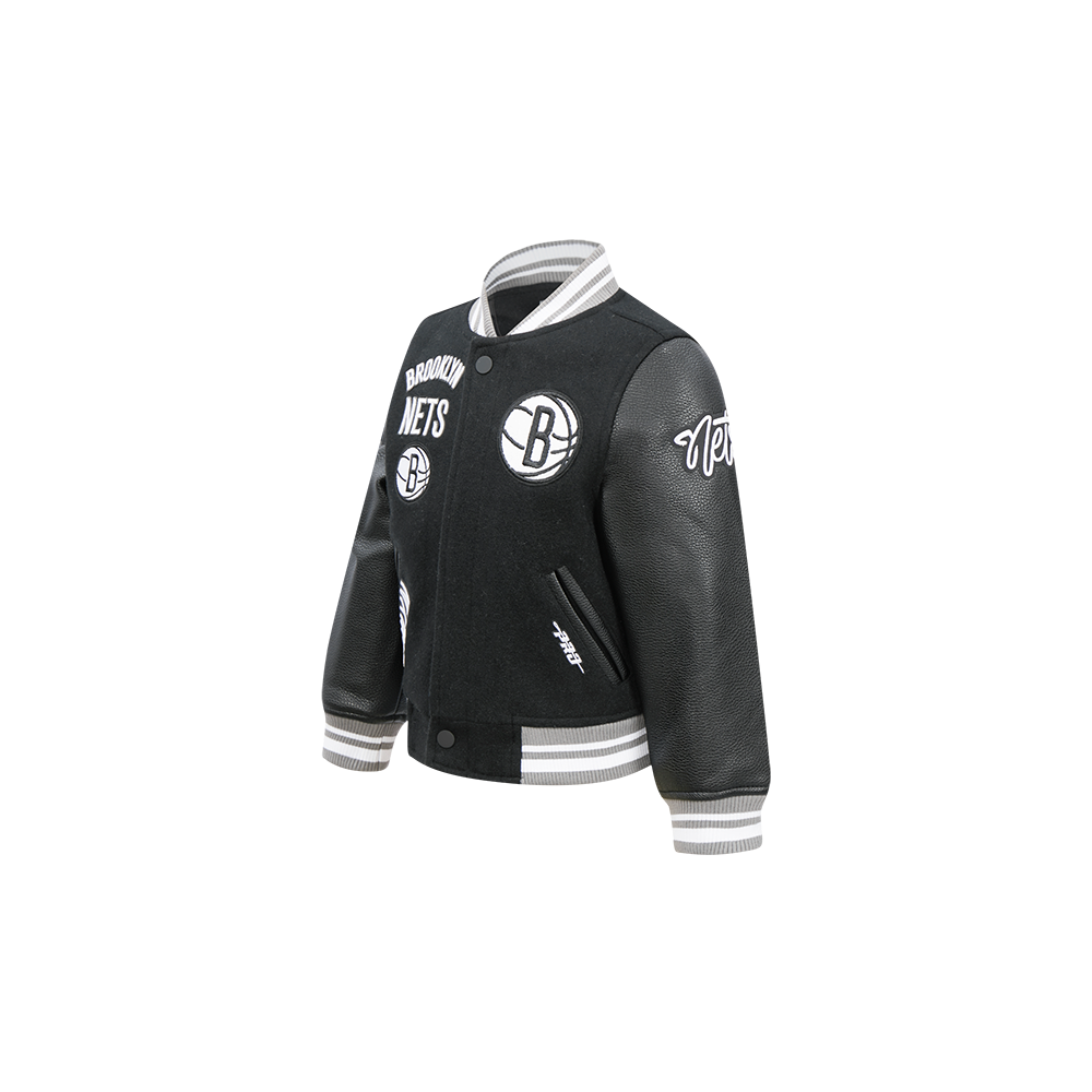 NBA BROOKLYN NETS RETRO CLASSIC BLOUSON COLLÉGIAL EN LAINE À BORDS CÔTELÉS POUR GARÇON BAMBIN (NOIR/GRIS)