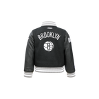 NBA BROOKLYN NETS RETRO CLASSIC BLOUSON COLLÉGIAL EN LAINE À BORDS CÔTELÉS POUR GARÇON BAMBIN (NOIR/GRIS)