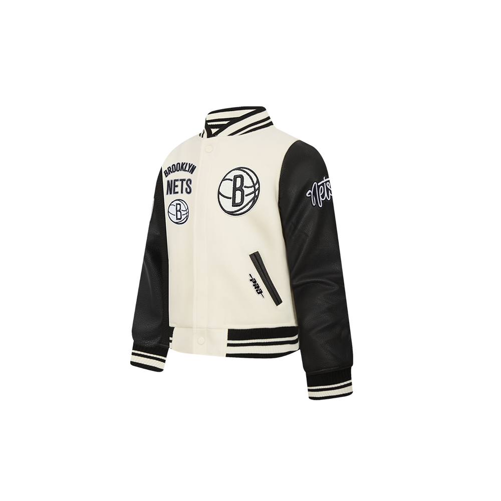 NBA BROOKLYN NETS RETRO CLASSIC BLOUSON COLLÉGIAL EN LAINE À BORDS CÔTELÉS POUR GARÇON BAMBIN (COQUILLE D'ŒUF/NOIR)