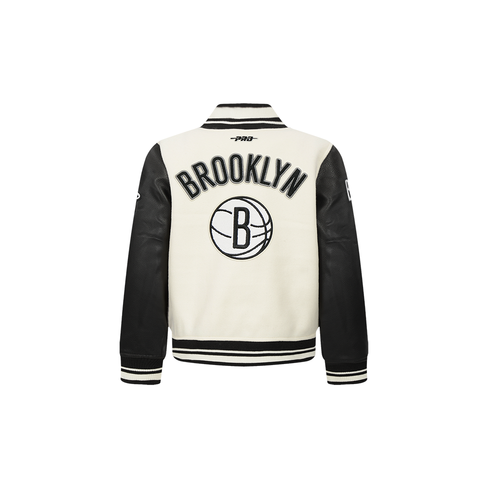 NBA BROOKLYN NETS RETRO CLASSIC BLOUSON COLLÉGIAL EN LAINE À BORDS CÔTELÉS POUR GARÇON BAMBIN (COQUILLE D'ŒUF/NOIR)