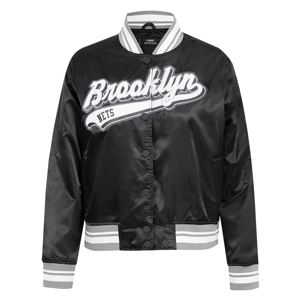NBA BROOKLYN NETS SCRIPT TAIL WOMEN'S SATIN JACKET (BLACK/GRAY)