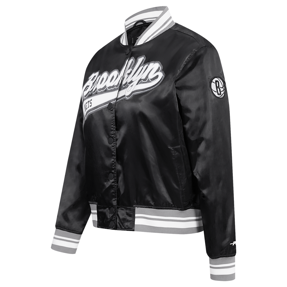 NBA BROOKLYN NETS SCRIPT TAIL WOMEN'S SATIN JACKET (BLACK/GRAY)