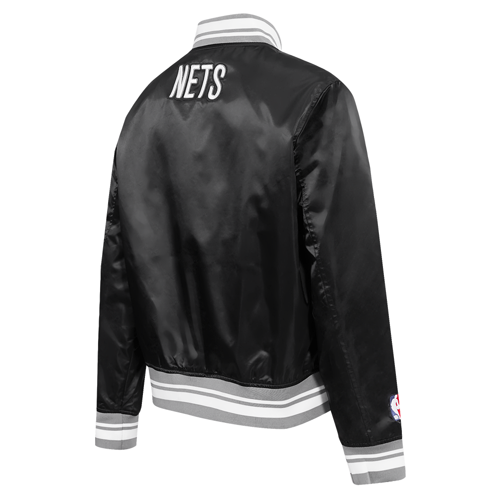 NBA BROOKLYN NETS SCRIPT TAIL WOMEN'S SATIN JACKET (BLACK/GRAY)