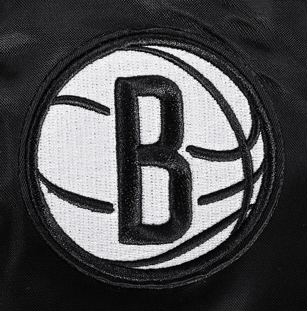 NBA BROOKLYN NETS SCRIPT TAIL WOMEN'S SATIN JACKET (BLACK/GRAY)