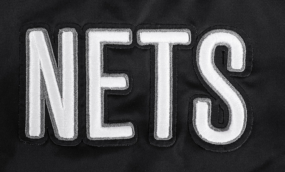 NBA BROOKLYN NETS SCRIPT TAIL WOMEN'S SATIN JACKET (BLACK/GRAY)