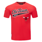 NBA CHICAGO BULLS SCRIPT TAIL MEN'S   TEE (RED)