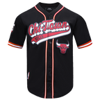 NBA CHICAGO BULLS SCRIPT TAIL CHEMISE BOUTONNÉE EN FILET POUR HOMME (NOIR/ROUGE)