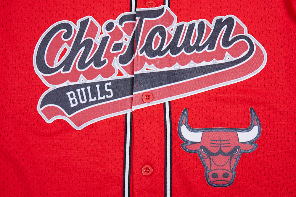 NBA CHICAGO BULLS SCRIPT TAIL CHEMISE BOUTONNÉE EN FILET POUR HOMME (ROUGE/NOIR)