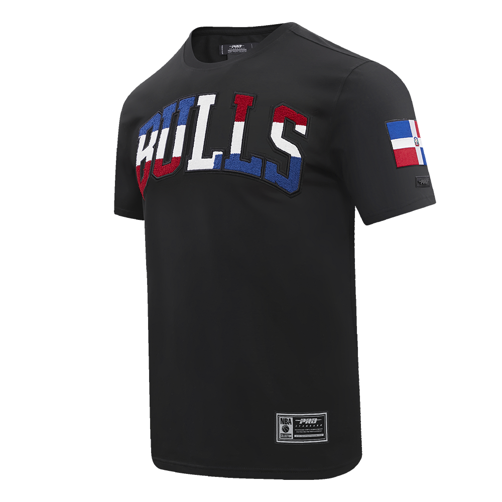 NBA CHICAGO BULLS DOMINICAN REPUBLIC WORDMARK MEN'S TEE (BLACK)