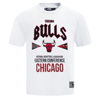 NBA CHICAGO BULLS CITY TOUR T-SHIRT EN JERSEY DE COTON À ÉPAULES TOMBANTES POUR HOMME (BLANC)