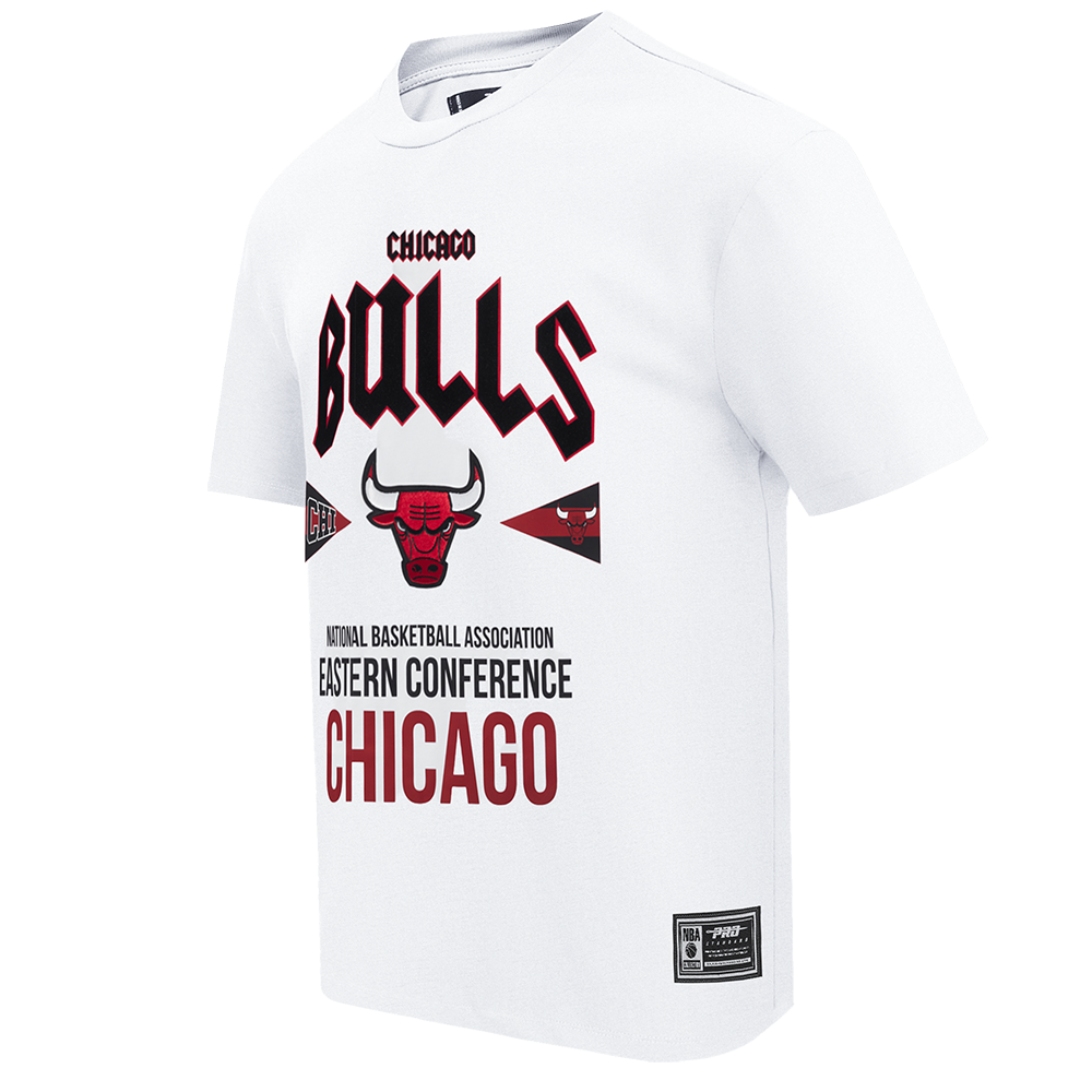 NBA CHICAGO BULLS CITY TOUR T-SHIRT EN JERSEY DE COTON À ÉPAULES TOMBANTES POUR HOMME (BLANC)