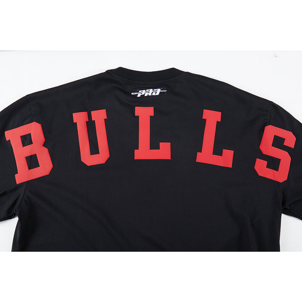 NBA CHICAGO BULLS WINGSPAN T-SHIRT EN JERSEY DE COTON À ÉPAULES TOMBANTES POUR HOMME (NOIR)