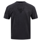 NBA CHICAGO BULLS WASHED CLASSIC T-SHIRT EN JERSEY DE COTON DÉLAVÉ À L'ENZYME À ÉPAULES TOMBANTES POUR HOMME (NOIR DÉLAVÉ)