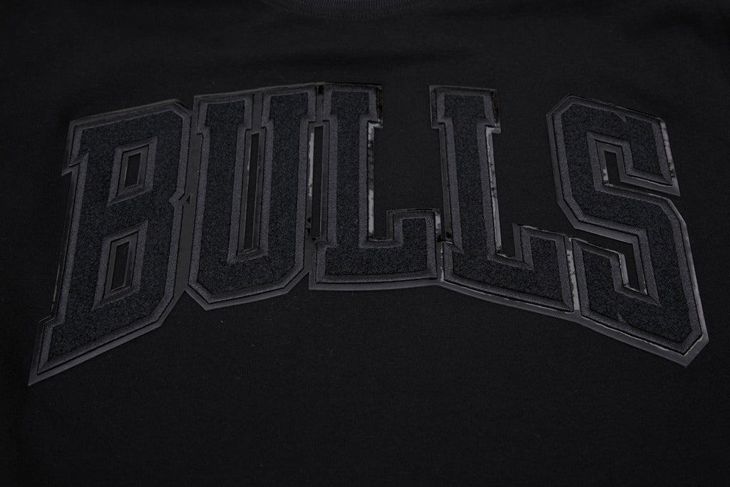 NBA CHICAGO BULLS TRIPLE BLACK PRO TEAM MEN'S TAPING TEE (BLACK)