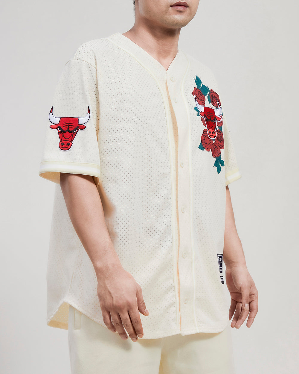 NBA CHICAGO BULLS ROSES MEN'S MESH BUTTON UP JERSEY (EGGSHELL)