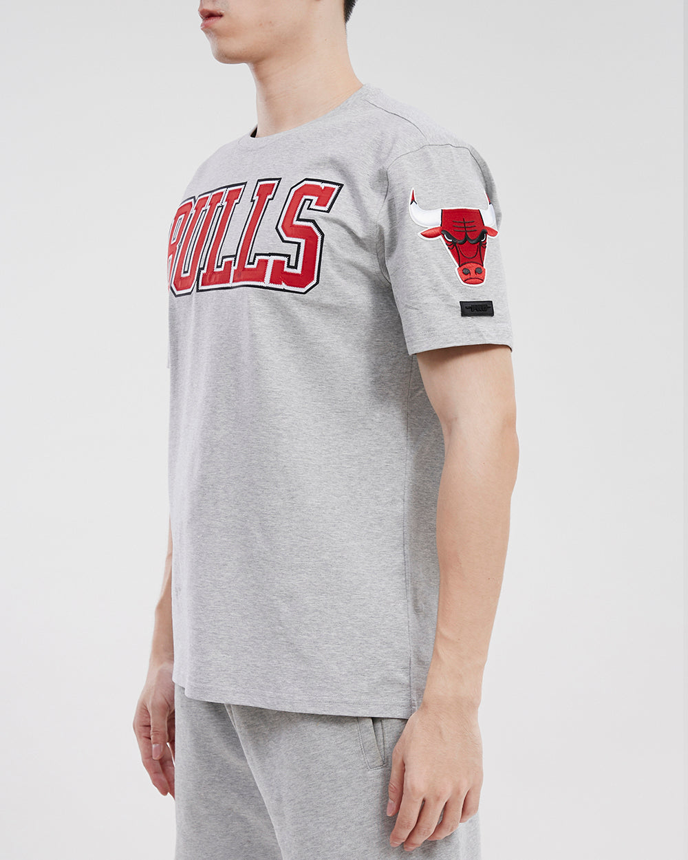 NBA CHICAGO BULLS TACKLE TWILL MEN'S TEE (HEATHER GREY)