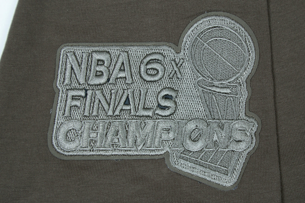 NBA CHICAGO BULLS NEUTRAL T-SHIRT À ÉPAULES TOMBANTES POUR HOMME (TAUPE FONCÉ)