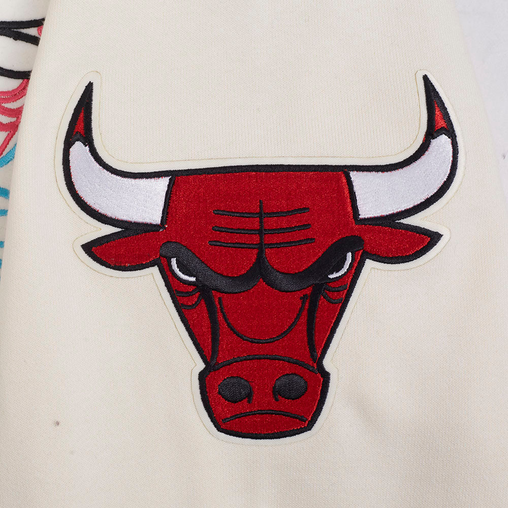 NBA CHICAGO BULLS ECHO LOGO MEN'S FLEECE PULLOVER HOODIE (EGGSHELL)