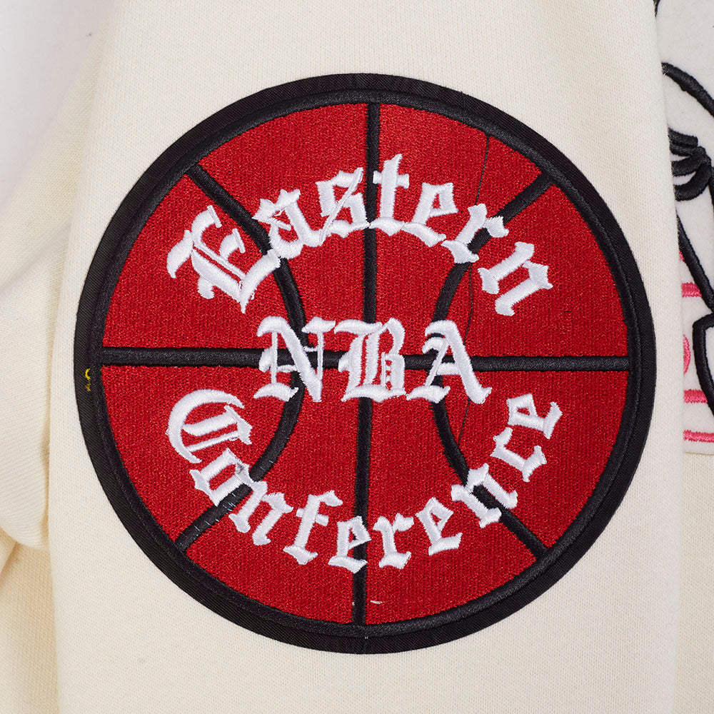 NBA CHICAGO BULLS ECHO LOGO MEN'S FLEECE PULLOVER HOODIE (EGGSHELL)