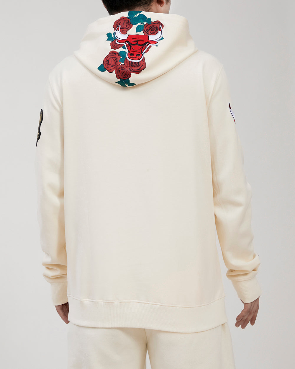 NBA CHICAGO BULLS ROSES MEN'S PO HOODIE (EGGSHELL)