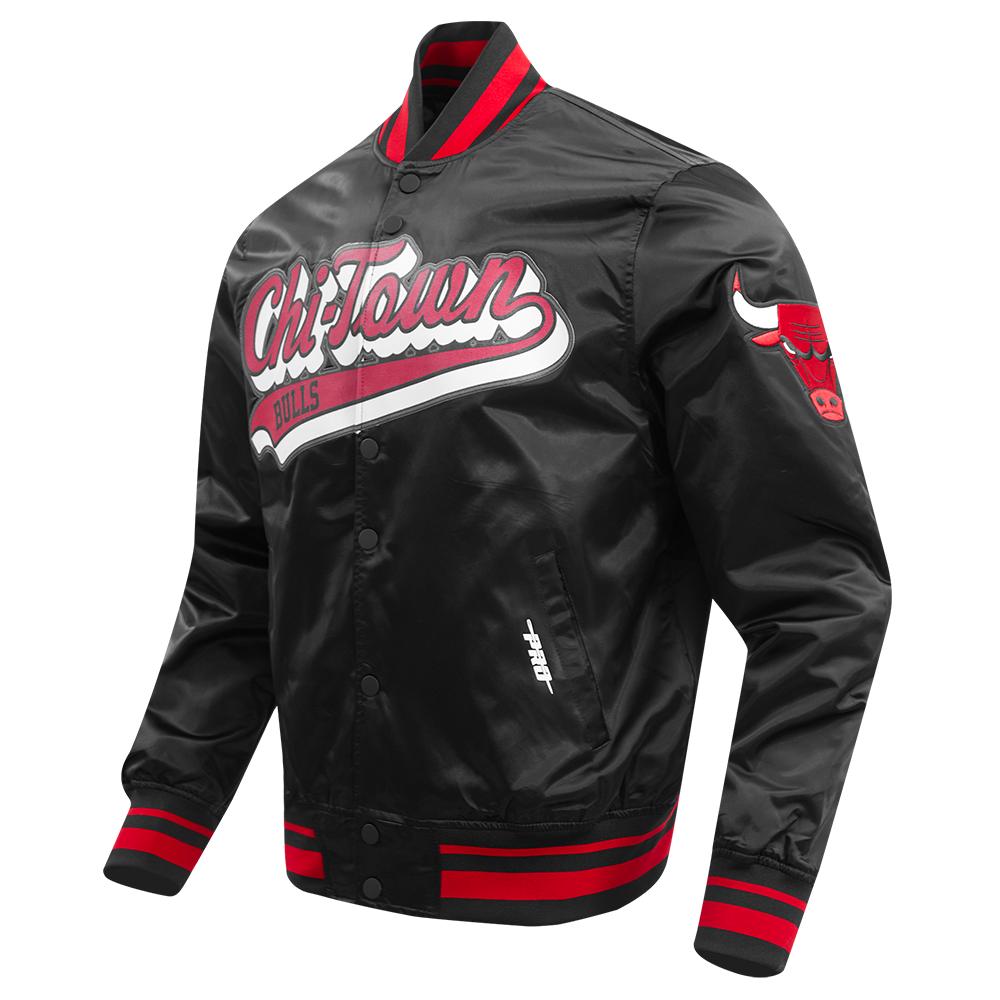 NBA CHICAGO BULLS SCRIPT TAIL MEN'S SATIN JACKET (BLACK/RED/BLACK)