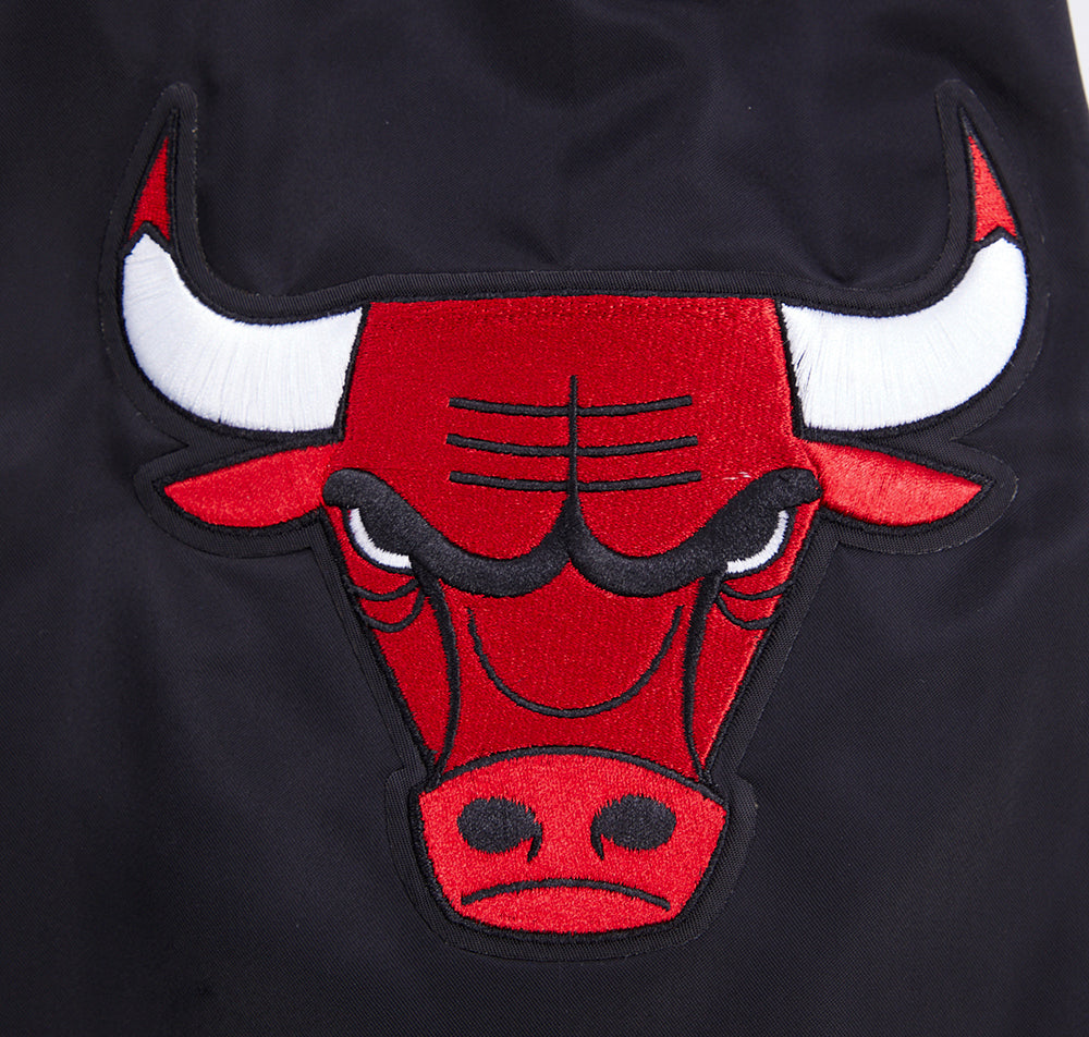 NBA CHICAGO BULLS SCRIPT TAIL MEN'S SATIN JACKET (BLACK/RED/BLACK)