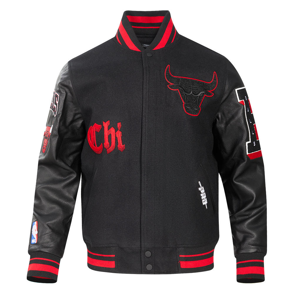 NBA CHICAGO BULLS OLD ENGLISH MEN'S RIB WOOL VARSITY JACKET (BLACK/RED/BLACK)