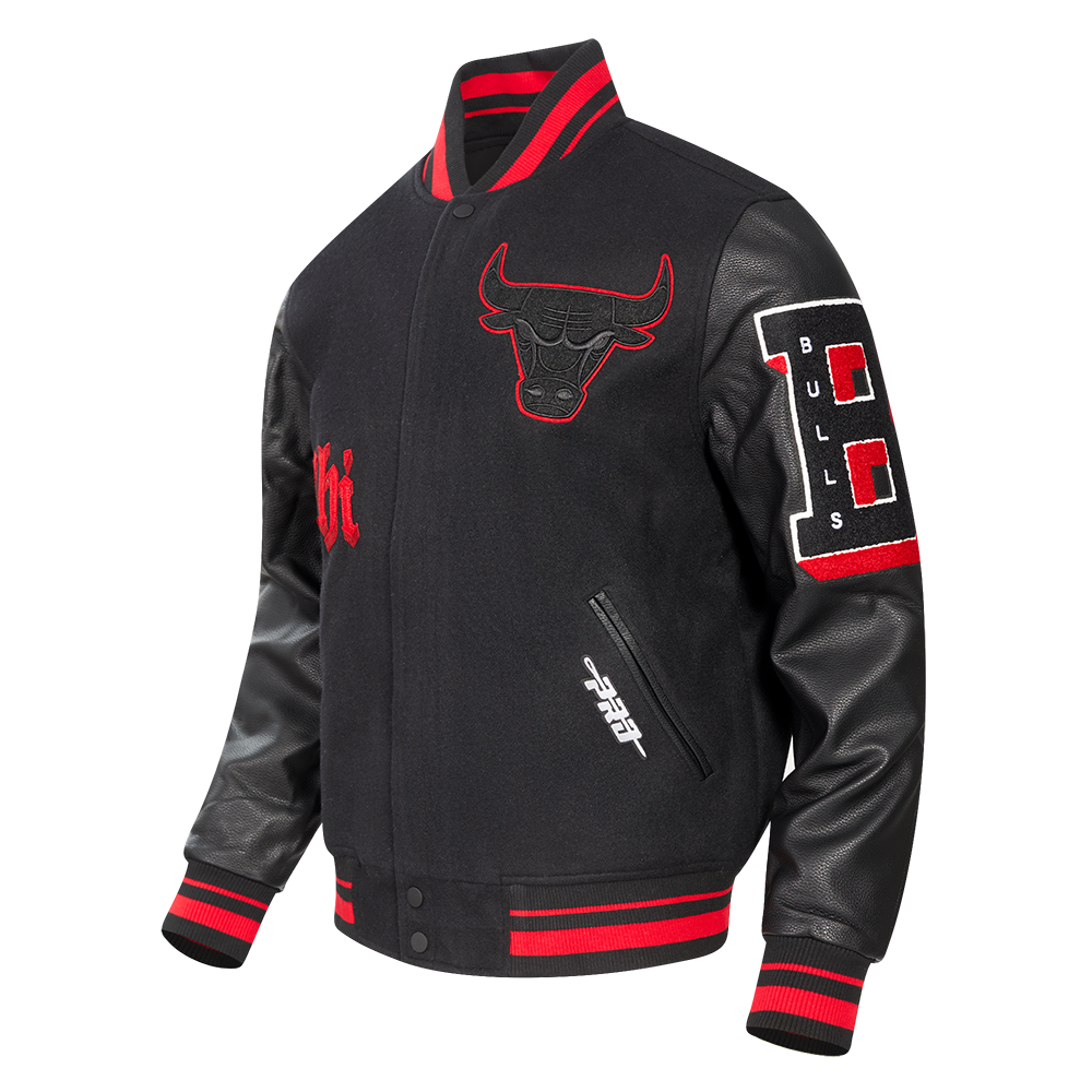 NBA CHICAGO BULLS OLD ENGLISH MEN'S RIB WOOL VARSITY JACKET (BLACK/RED/BLACK)