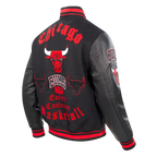 NBA CHICAGO BULLS OLD ENGLISH MEN'S RIB WOOL VARSITY JACKET (BLACK/RED/BLACK)
