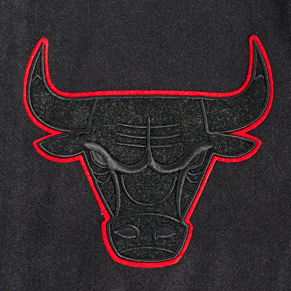 NBA CHICAGO BULLS OLD ENGLISH MEN'S RIB WOOL VARSITY JACKET (BLACK/RED/BLACK)