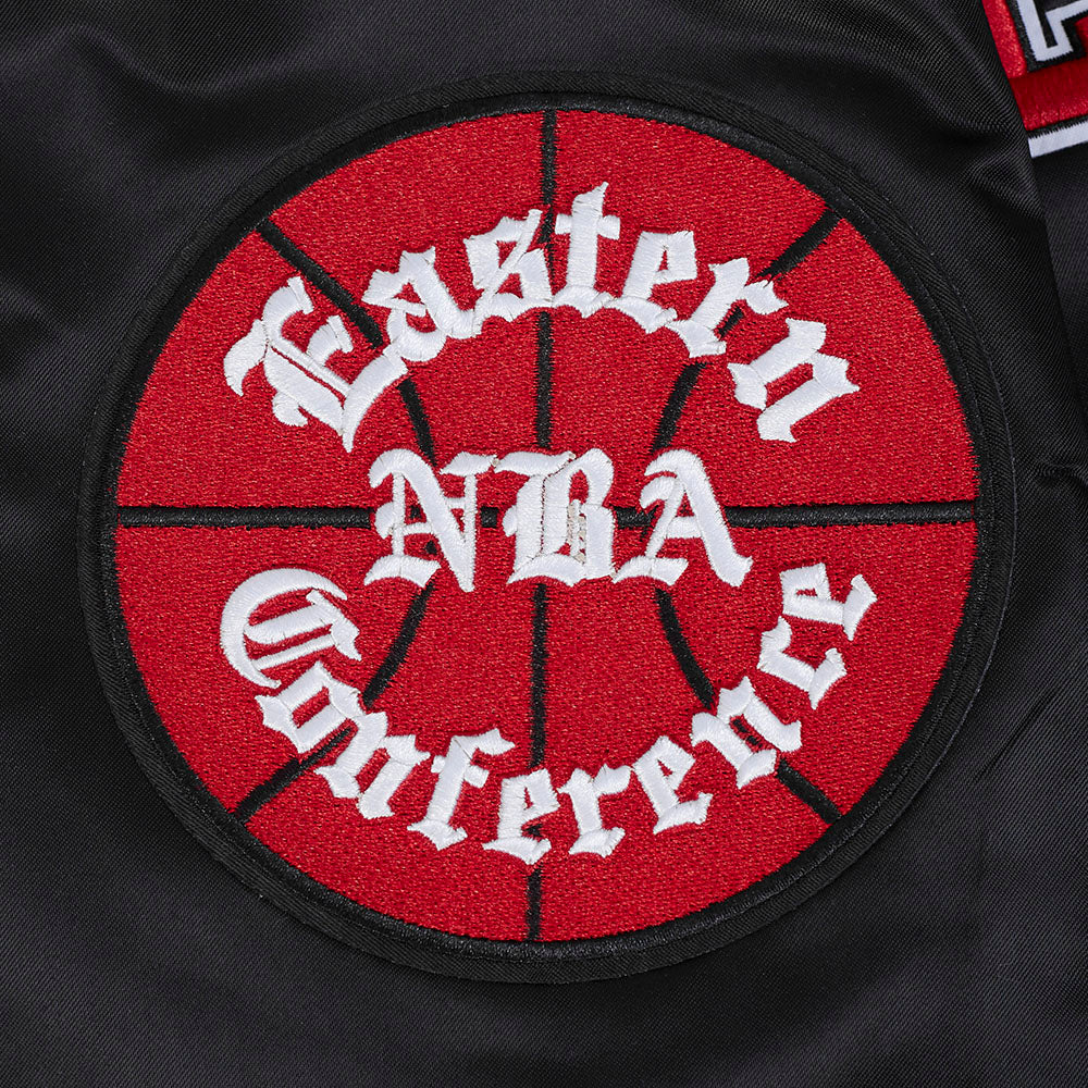 NBA CHICAGO BULLS SOUVENIR BLOUSON EN SATIN POUR HOMME (NOIR)