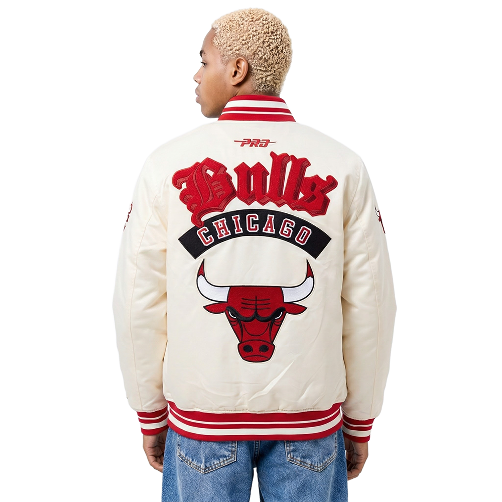 NBA CHICAGO BULLS BEST OF BLOUSON EN SATIN À BORDS CÔTELÉS POUR HOMME (COQUILLE D'ŒUF/ROUGE)
