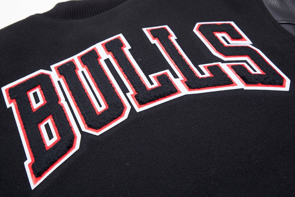 NBA CHICAGO BULLS CLASSIC WOOL MEN'S VARSITY JACKET (BLACK)