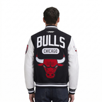 NBA CHICAGO BULLS LETTERMAN BLOUSON COLLÉGIAL POUR HOMME (NOIR/BLANC)