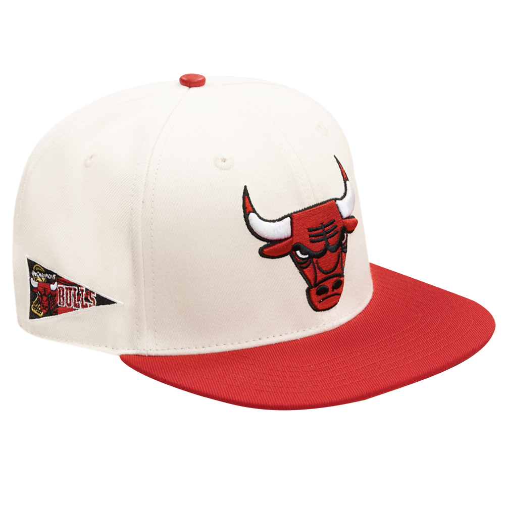 NBA CHICAGO BULLS RETRO CLASSIC UNISEX PRIMARY LOGO WOOL SNAPBACK HAT (EGGSHELL/RED)