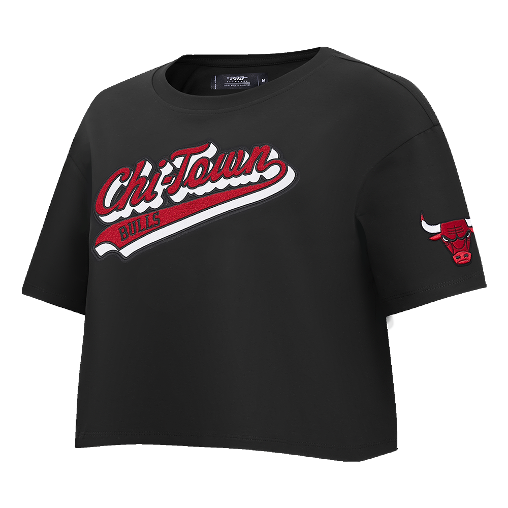NBA CHICAGO BULLS SCRIPT TAIL WOMEN'S SINGLE JERSEY BOXY TEE (BLACK)