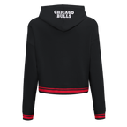 NBA CHICAGO BULLS SCRIPT TAIL WOMEN'S RIB FLEECE CROPPED PULLOVER HOODIE (BLACK/RED/BLACK)