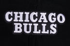 NBA CHICAGO BULLS SCRIPT TAIL WOMEN'S RIB FLEECE CROPPED PULLOVER HOODIE (BLACK/RED/BLACK)