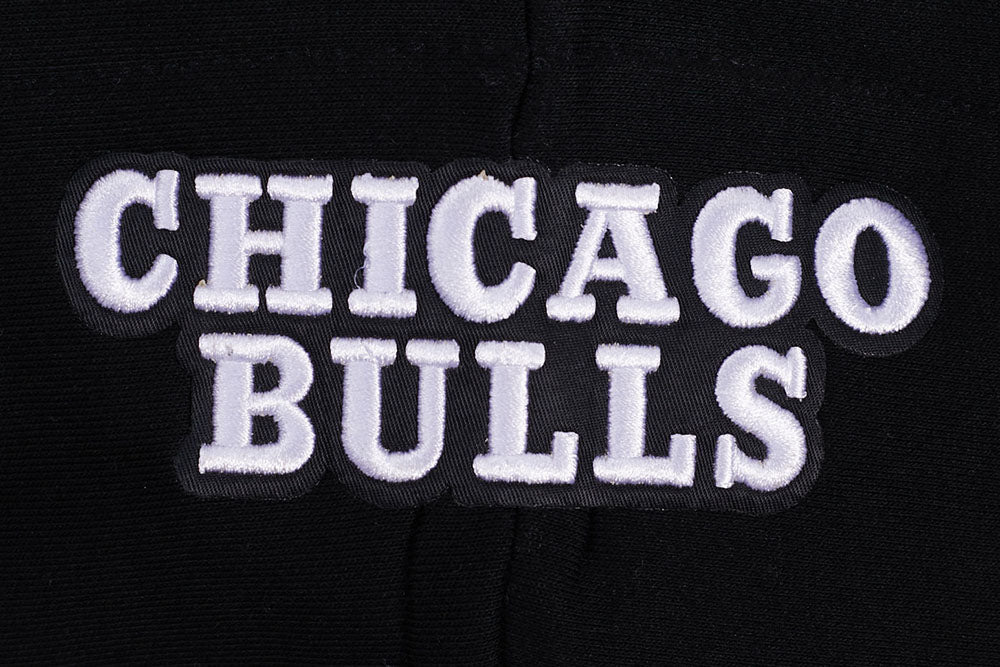 NBA CHICAGO BULLS SCRIPT TAIL WOMEN'S RIB FLEECE CROPPED PULLOVER HOODIE (BLACK/RED/BLACK)