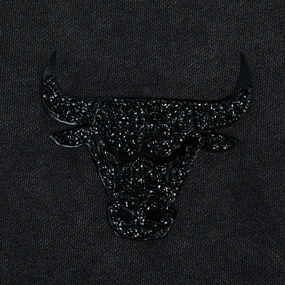 NBA CHICAGO BULLS WASHED CRYSTALLINE WOMEN'S CROPPED PULLOVER HOODIE (WASHED BLACK)
